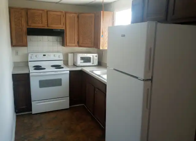 Property at 390 S Wagon Wheel Dr Unit B, Green River, WY, 82935, 3 beds, 1.5 baths, [object Object]