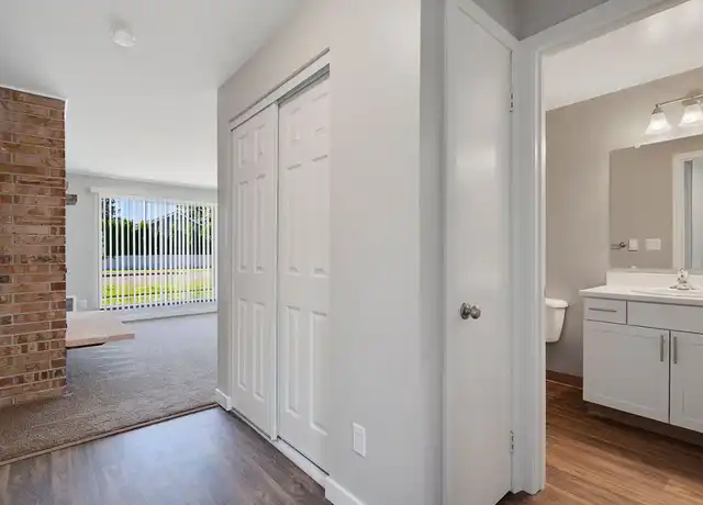 Property at 2233 Roosevelt Ave Apt 4, Enumclaw, WA, 98022, 1 bed, 1 bath, [object Object]