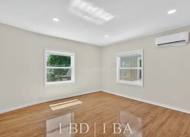 Property at 4938 SE Foster Rd Unit 202, Portland, OR, 97206, 1 bed, 1 bath, [object Object]