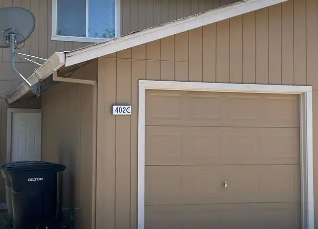 Property at 402 S 2nd Ave Unit C, Oakdale, CA, 95361, 2 beds, 1 bath, [object Object]