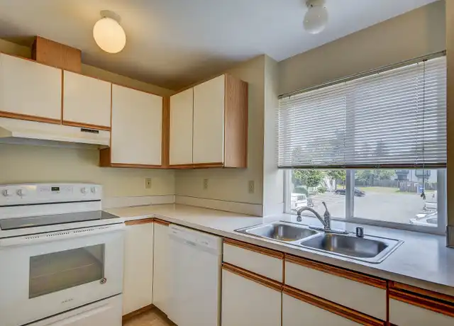 Property at 340 SE Midway Blvd Unit 201, Oak Harbor, WA, 98277, 2 beds, 1 bath, [object Object]