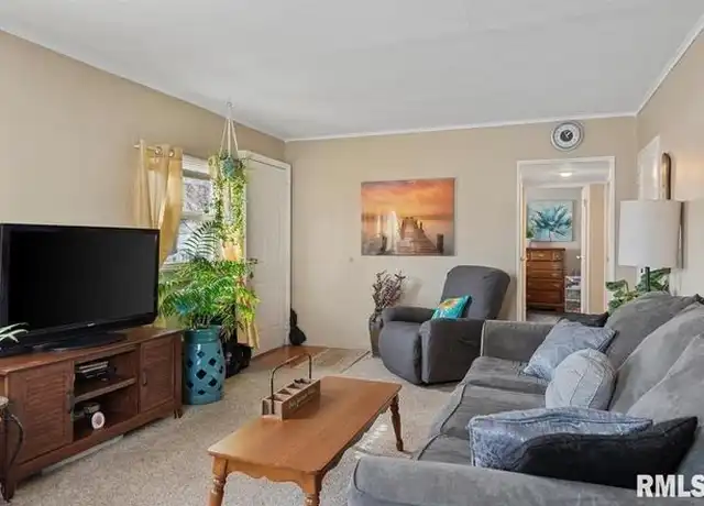 Property at 1017 W Iles Ave, Springfield, IL, 62704, 3 beds, 1 bath, [object Object]