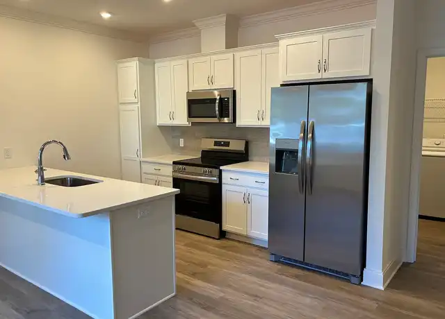 Property at Longport Manor - 503 Moe Rd, Clifton Park, NY, 12065, 1 bed, 1 bath, [object Object]
