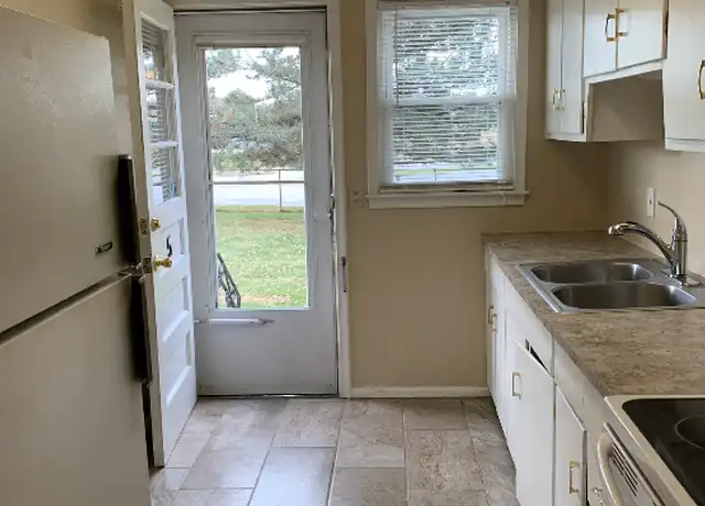 Property at 3490 S 82nd St Unit 2, Omaha, NE, 68124, 1 bed, 1 bath, [object Object]