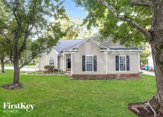 Property at 11344 Clayford Rdg, Charlotte, NC, 28215, 3 beds, 2 baths, [object Object]