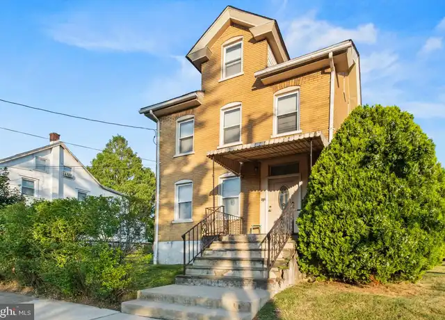 Property at 201 N Line St, Lansdale, PA, 19446, 3 beds, 2 baths, [object Object]