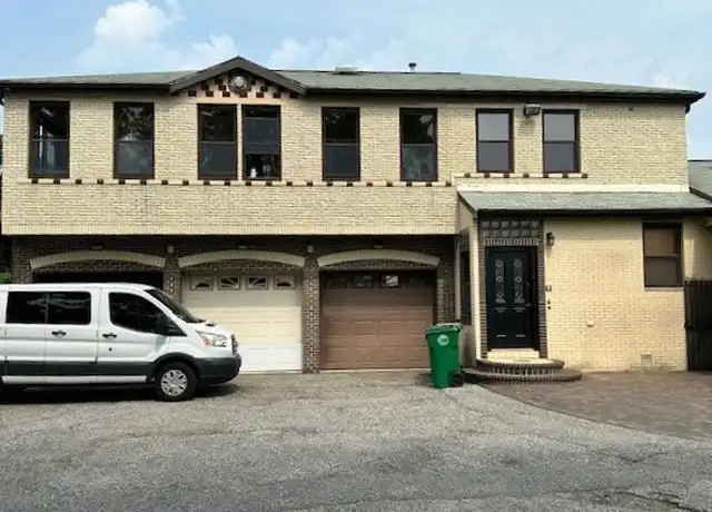 Property at 300 River St Unit 2nd Flr, Newton, MA, 02465, 2 beds, 2 baths, [object Object]