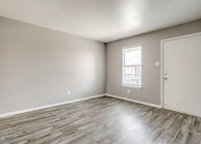 Photo of 1019 Hilltop Dr, Irving, TX 75060