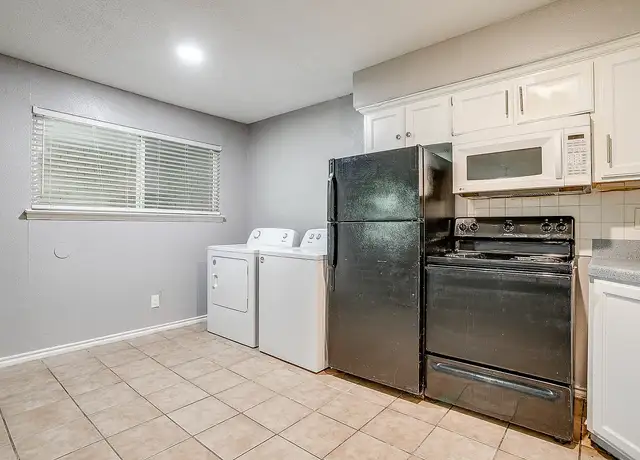 Photo of 1019 Hilltop Dr, Irving, TX 75060