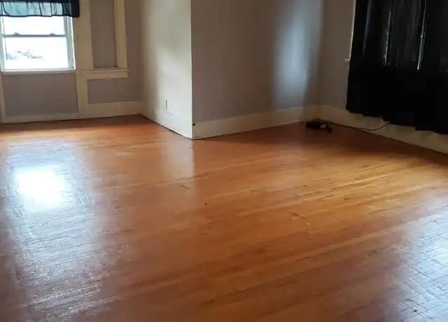 Property at 637 E 15th St Unit 5, Davenport, IA, 52803, 3 beds, 1 bath, [object Object]