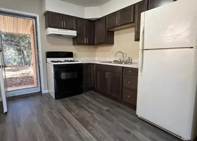 Property at 830 Cardinal St, Fort Walton Beach, FL, 32547, 2 beds, 1 bath, [object Object]