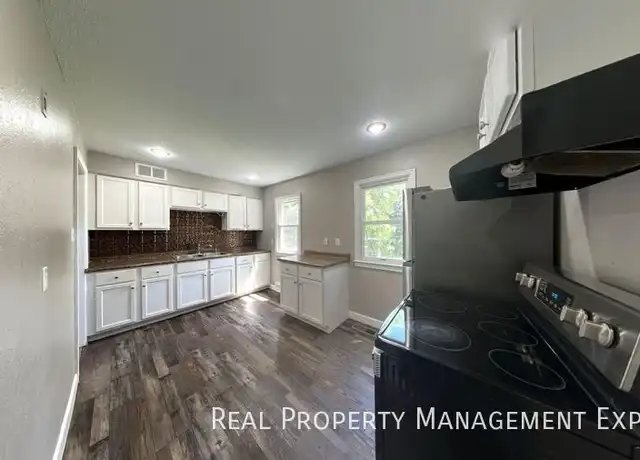 Property at 816 S Glendale Ave, Sioux Falls, SD, 57104, 4 beds, 1 bath, [object Object]