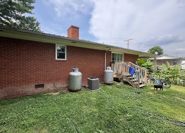 Property at 1938 Lake Rd, Thomasville, NC, 27360, 3 beds, 1 bath, [object Object]