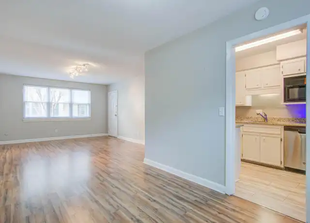 Property at 117 Wentworth St Apt B, Charleston, SC, 29401, 2 beds, 1 bath, [object Object]