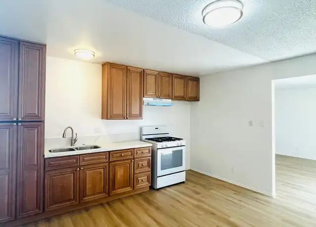 Property at 293 W Park Row Ave Unit 08, Ventura, CA, 93001, 2 beds, 1 bath, [object Object]