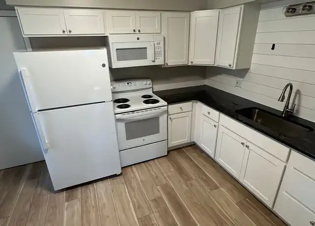 Property at 1051 Camelia St NW Unit 1051, Hartville, OH, 44632, 2 beds, 1 bath, [object Object]