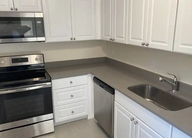 Property at 167 Heritage Hill Rd Unit D, New Canaan, CT, 06840, 1 bed, 1 bath, [object Object]