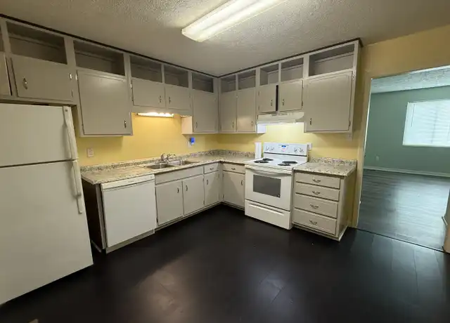 Property at 5511 Colonial Cir Unit 2, Knoxville, TN, 37918, 2 beds, 1 bath, [object Object]