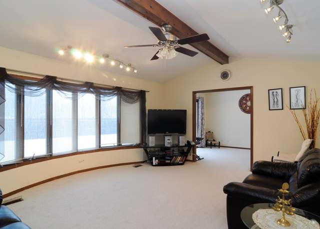 Photo of 1029 Pear Tree Ln, Wheeling, IL 60090