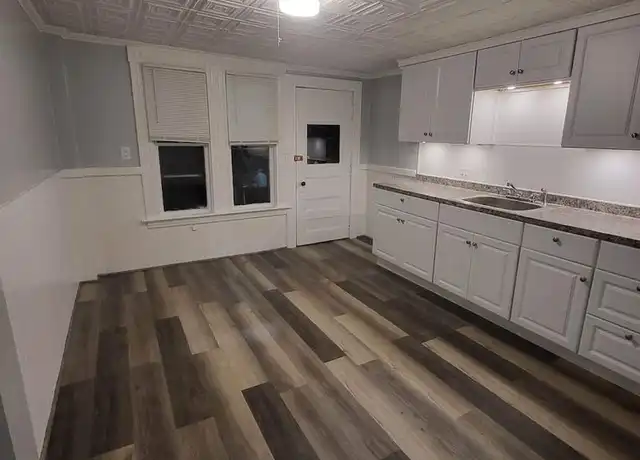 Property at 17 Sullivan St Unit 5, Newport, NH, 03773, 1 bed, 1 bath, [object Object]