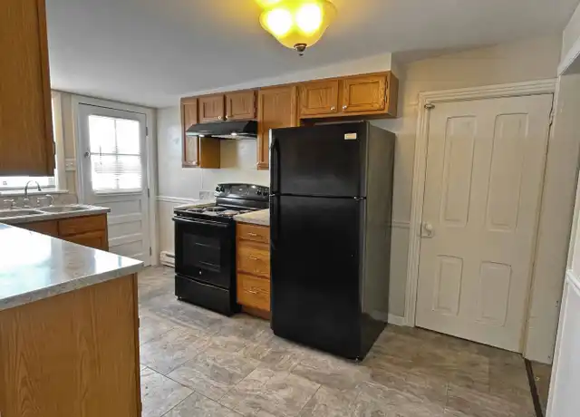 Property at 24 E High St Apt B, Hummelstown, PA, 17036, 1 bed, 1 bath, [object Object]