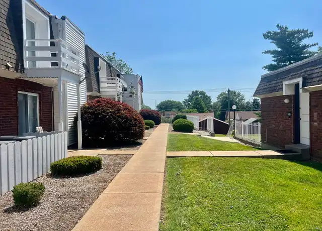 Property at 9960 Chateau Roi Dr Unit 9960, Affton, MO, 63123, 1 bed, 1 bath, [object Object]