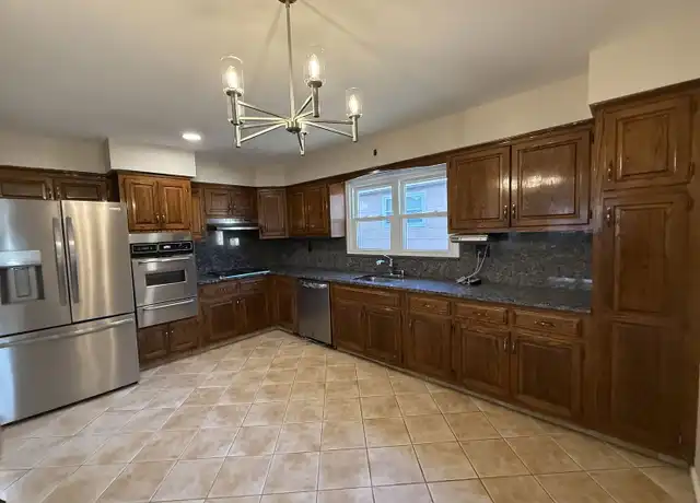 Property at 8 Sterling Pl, Edgewater, NJ, 07020, 3 beds, 2 baths, [object Object]