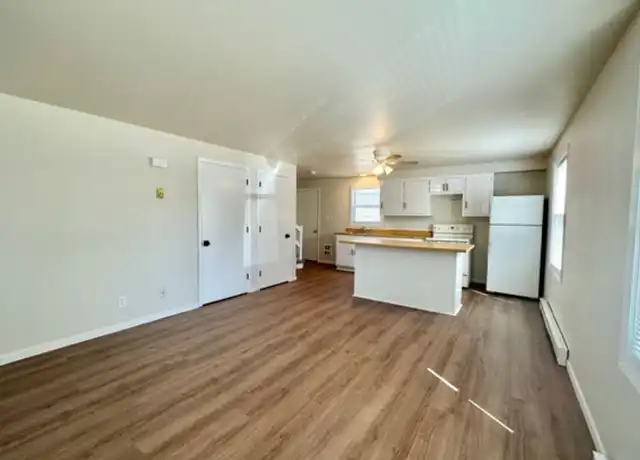 Property at 804 7th St Unit A Front, Green Bay, WI, 54304, 1 bed, 1 bath, [object Object]