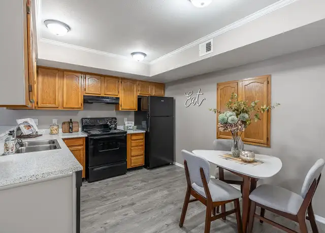 Photo of 1707 Trinity Height Dr, Arlington, TX 76014