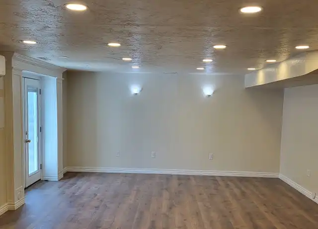 Property at 2777 W 2175 N, Clearfield, UT, 84015, 3 beds, 1 bath, [object Object]