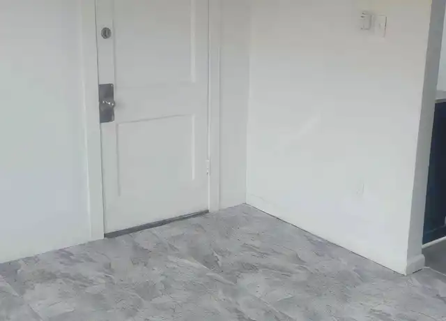 Property at 837 Wayside Rd Unit 2, Cleveland, OH, 44110, 2 beds, 1 bath, [object Object]