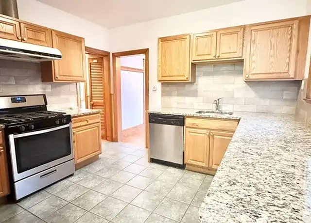 Property at 37 Warren Ave Unit 2, Boston, MA, 02136, 3 beds, 1 bath, [object Object]