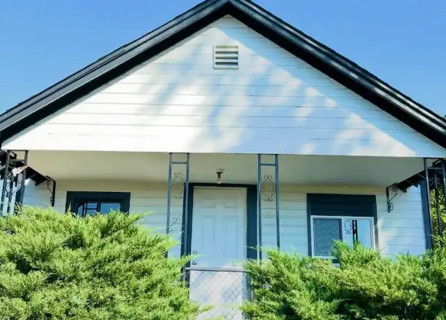 Property at 902 Beulah Ave, Pueblo, CO, 81004, 4 beds, 1 bath, [object Object]
