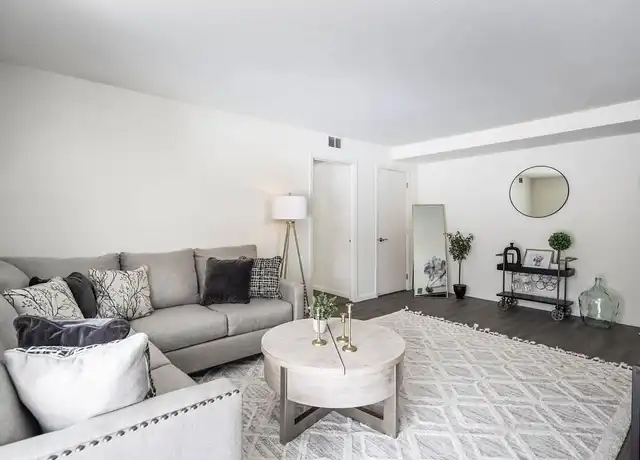 Property at Solon Park Apartments - 34600 E Park Dr, Solon, OH, 44139, 2 beds, 1 bath, [object Object]