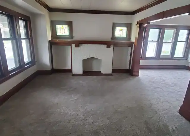 Property at 2419-2421 W Keefe Ave Unit 2419 Lower, Milwaukee, WI, 53206, 2 beds, 1 bath, [object Object]