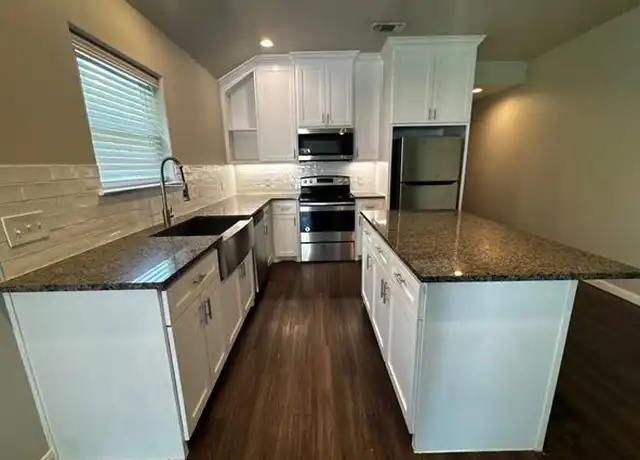 Property at 910-914 N Throckmorton St Unit 914, Sherman, TX, 75090, 3 beds, 2 baths, [object Object]