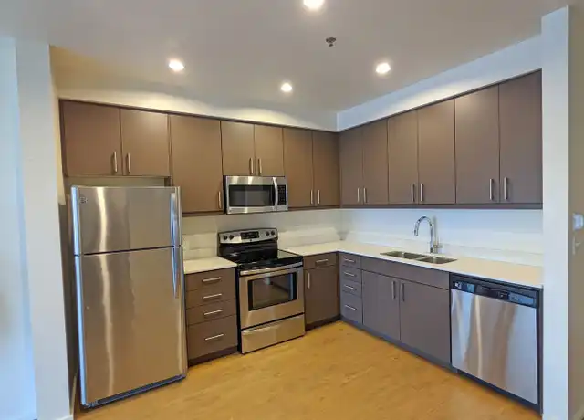 Property at 3939 S View Point Ter Unit 3B, Portland, OR, 97239, 1 bed, 1 bath, [object Object]