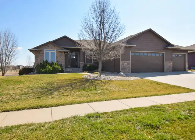 Property at 2204 S Silverthorne Ave, Sioux Falls, SD, 57110, 5 beds, 3 baths, [object Object]