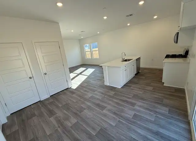 Property at 6102 E Giavanna Ave, Fresno, CA, 93727, 3 beds, 2 baths, [object Object]