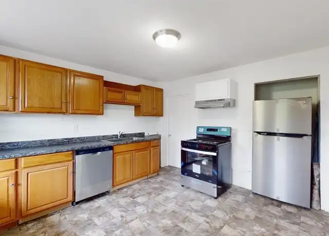 Property at 277 Foster St Unit NA, Lowell, MA, 01851, 3 beds, 1 bath, [object Object]