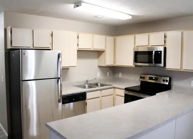 Property at 1201 S Hutchins Ave Unit 104, York, NE, 68467, 3 beds, 1 bath, [object Object]