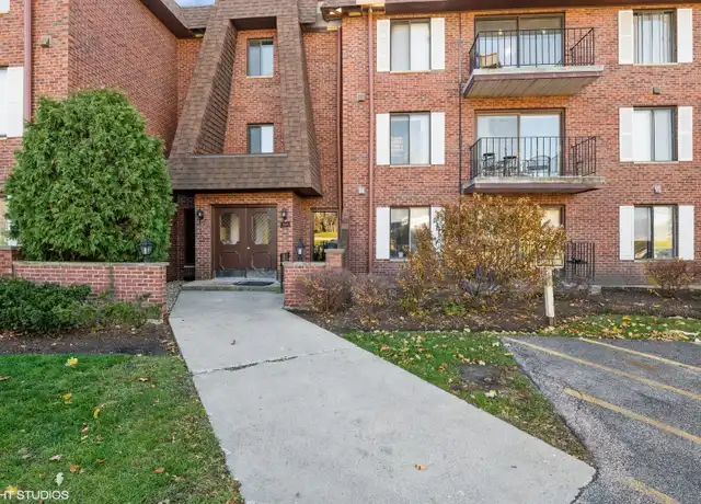 Property at 100 Clubhouse Ln #301, Lake Zurich, IL, 60047, 1 bed, 1 bath, [object Object]