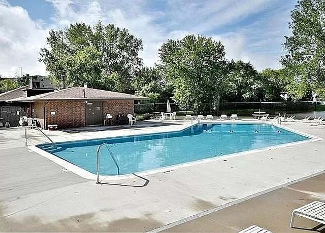 Photo of 100 Clubhouse Ln #301, Lake Zurich, IL 60047