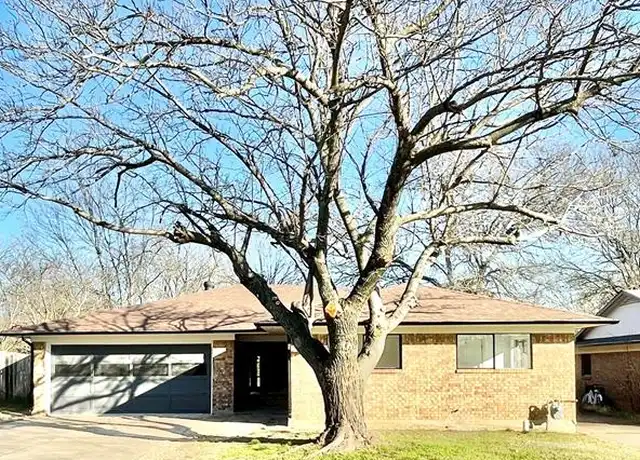 Property at 108 S Lynn Ave, Denison, TX, 75020, 4 beds, 2 baths, [object Object]