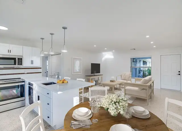 Photo of 523 Royal Palm Blvd, Vero Beach, FL 32960