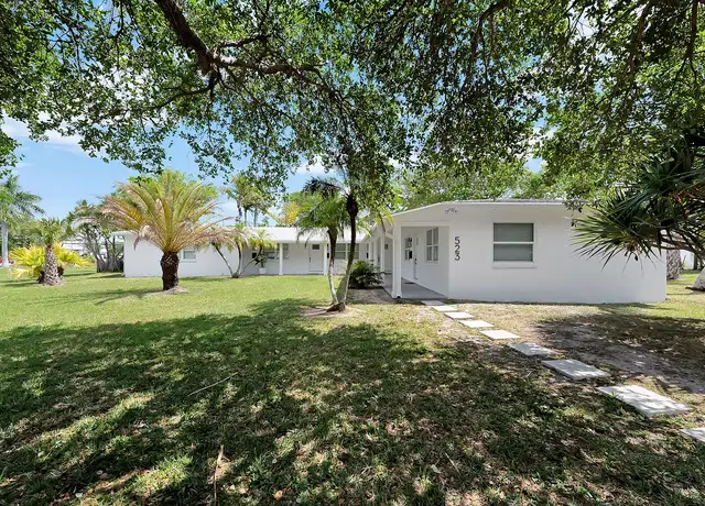 Photo of 523 Royal Palm Blvd, Vero Beach, FL 32960
