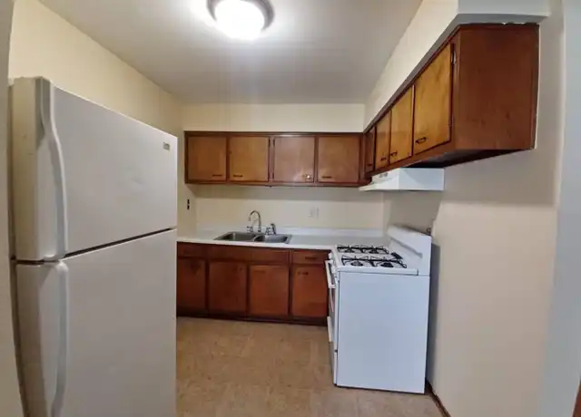 Property at 1020 N Main St Unit 1020-302, Rockford, IL, 61103, 2 beds, 1 bath, [object Object]