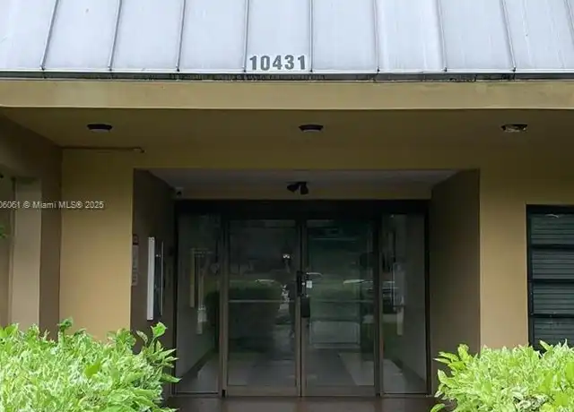 Property at 10431 N Kendall Dr Unit D402, Miami, FL, 33176, 1 bed, 1 bath, [object Object]