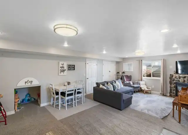 Property at 837 Crimson Ln, Kaysville, UT, 84037, 3 beds, 1 bath, [object Object]