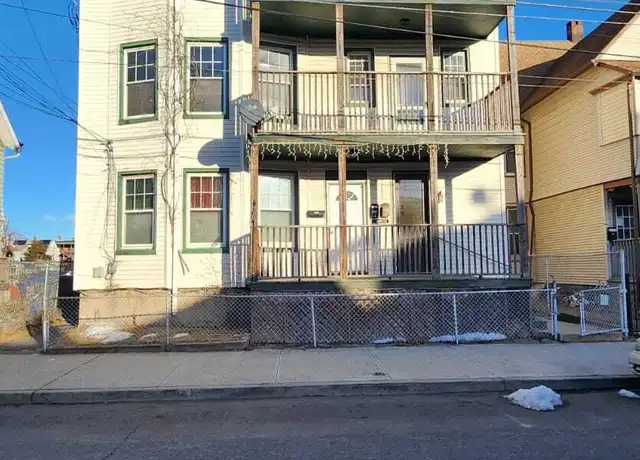 Property at 266 Brooks St Unit 2nd Fl, Bridgeport, CT, 06608, 3 beds, 1 bath, [object Object]